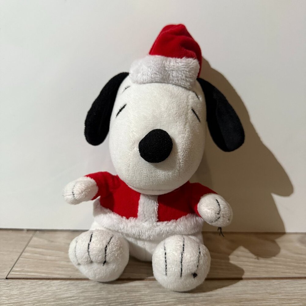 Hallmark Snoopy Plush Christmas Santa Outfit 7" Seated Peanuts Stuffed Animal